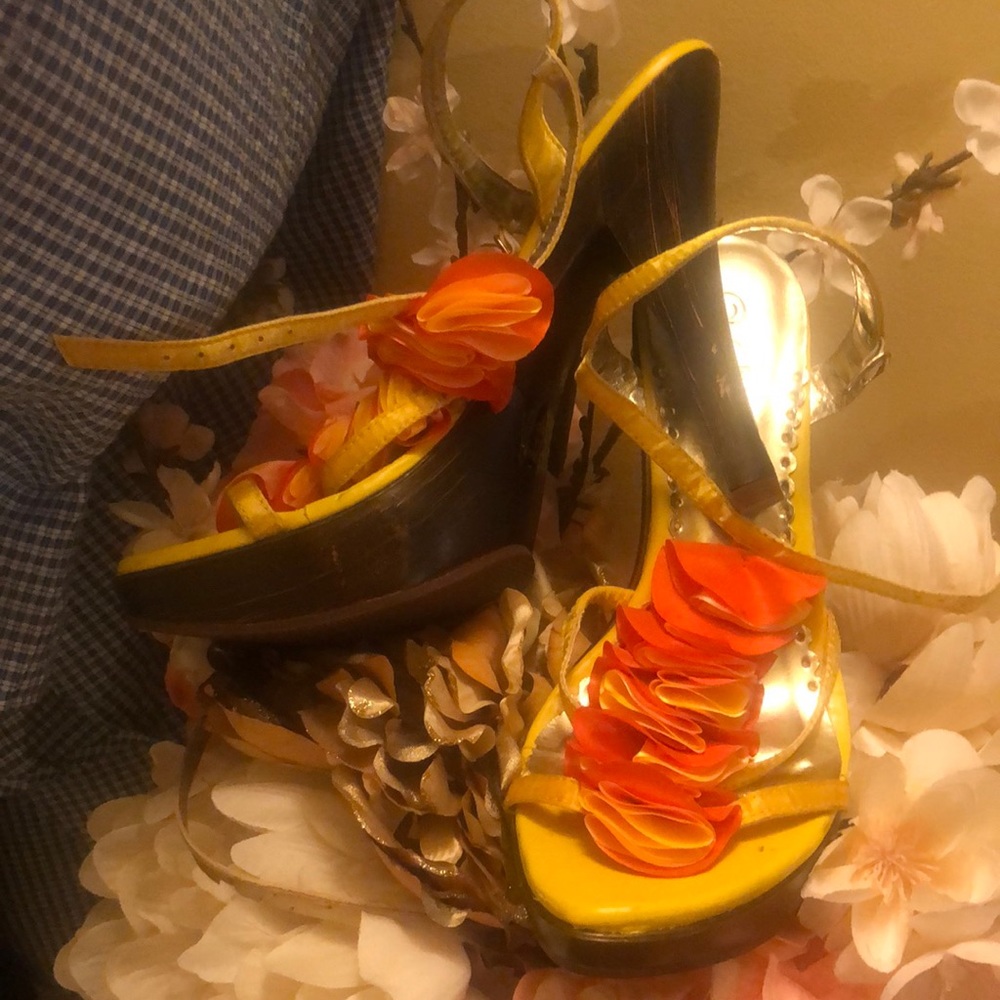 Women’s wood heel orange and yellow sandals